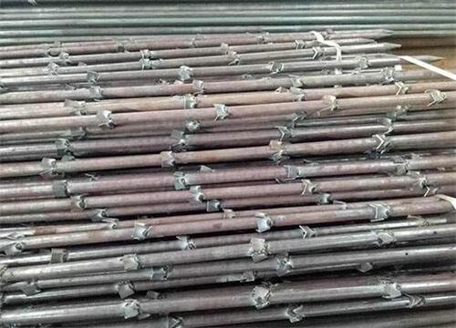 宝兴隧道钢花管